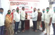आम्ही रक्तदान शिबिराच्या माध्यमातून कोरोनाच्या महायुद्धात मुख्यमंत्री उद्धव ठाकरे यांच्या सोबत – हरेश नखाते.
