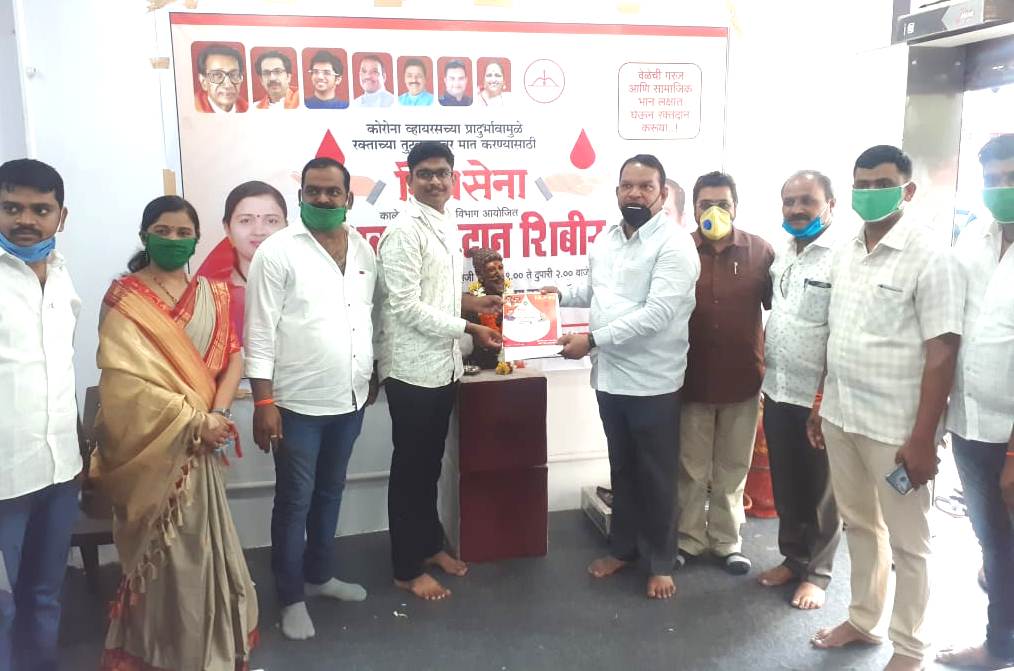 आम्ही रक्तदान शिबिराच्या माध्यमातून कोरोनाच्या महायुद्धात मुख्यमंत्री उद्धव ठाकरे यांच्या सोबत – हरेश नखाते.