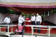 फ्युरेसिया कंपनीच्या वतीने यशवंतराव चव्हाण रूग्णालयासाठी स्ट्रेचर व व्हील चेअर