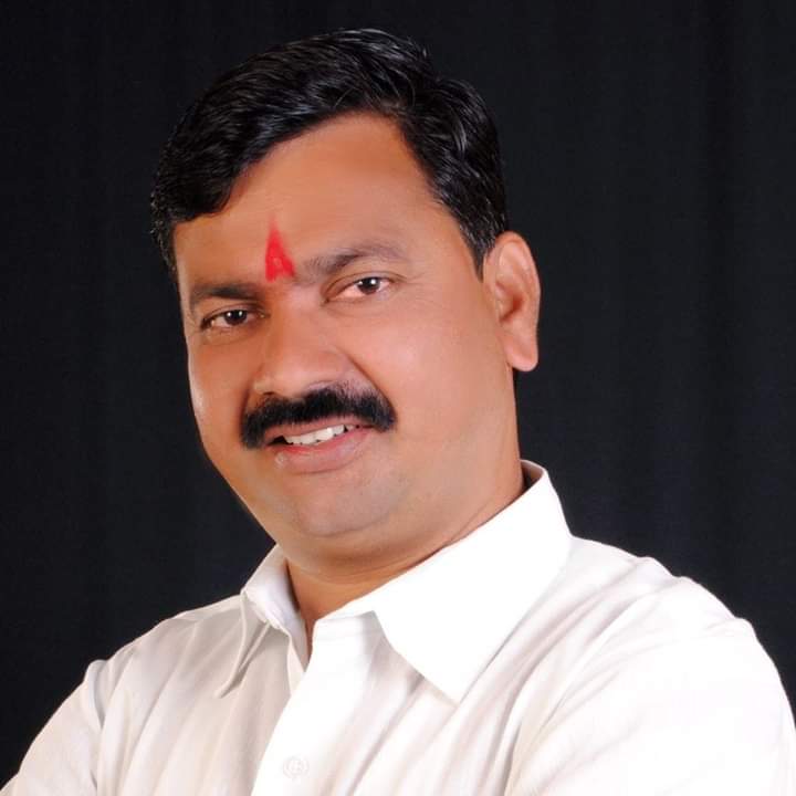 निगडीतील सेक्टर २२ मध्ये मोफत सॅनिटायझर फवारणी, मास्क आणि ‘अर्सेनिक अल्बम-30’चे वाटप करण्याची माजी नगरसेवक तानाजी खाडे यांची मागणी...