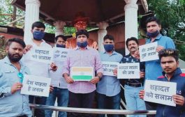 पिंपरी चिंचवड शहर युवक काॅग्रेसच्यावतीने शहीदांना श्रध्दांजली; पंतप्रधान मोदिंना विचारले प्रश्न…