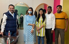 जिल्हा परिषद सदस्या अंकिता हर्षवर्धन पाटील यांच्याकडून स्नेहल शिवाजी बांगर यांना शुभेच्छा; बांगर परिवारासोबत मारल्या दिलखुलास गप्पा...