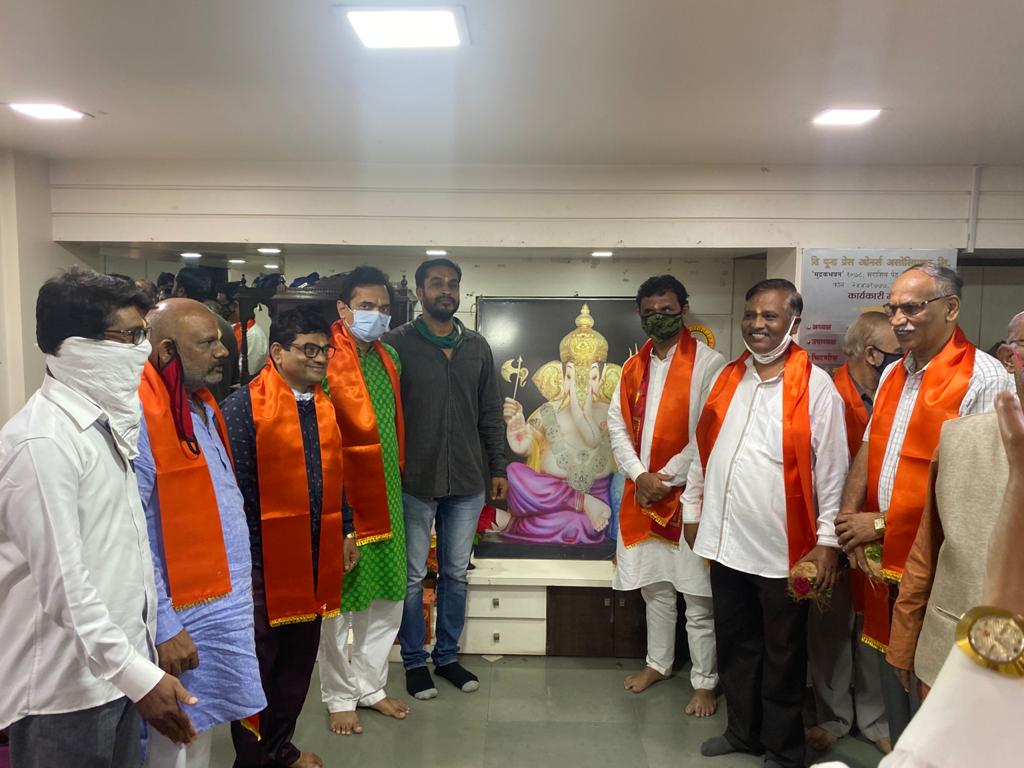 शनिपार मंडळ ट्रस्ट तर्फे कार सेवकांचा सत्कार