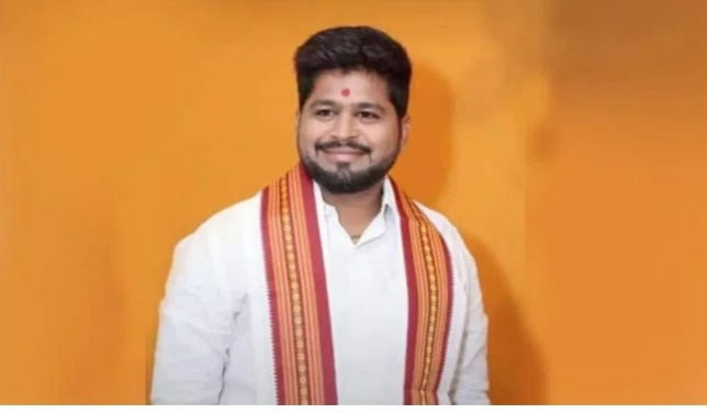 शिवसेनेच्या माजी नगरसेवकाच्या मुलाचा खून.