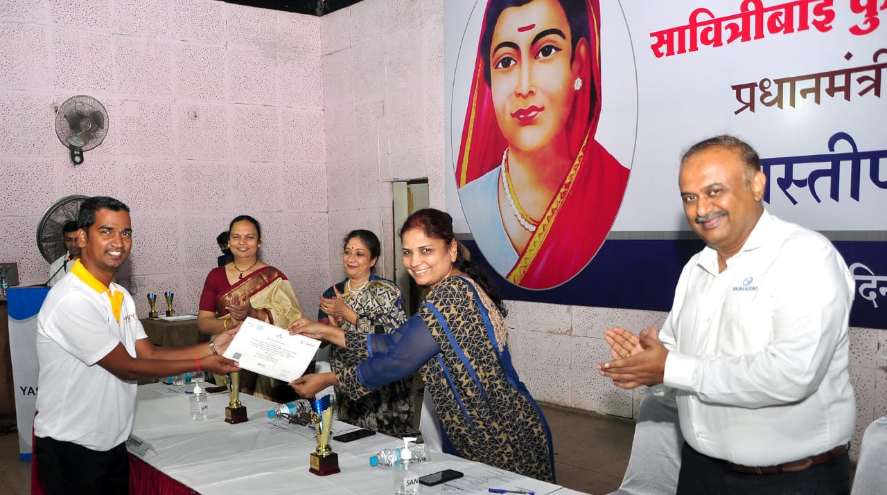 *सावित्रीबाई फुले यांचा जीवन संघर्ष प्रत्येकाने स्मरणात ठेवून प्रेरणा घ्यावी-अनुपमा पवार      यशस्वी संस्थेतर्फे आयोजित प्रधानमंत्री कौशल्य विकास योजनेचे प्रशस्तीपत्र वितरण संपन्न*.