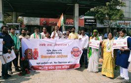 पुण्यात भापकर पेट्रोल पंप येथे मोदी सरकार विरुद्ध विश्वासघात आंदोलन