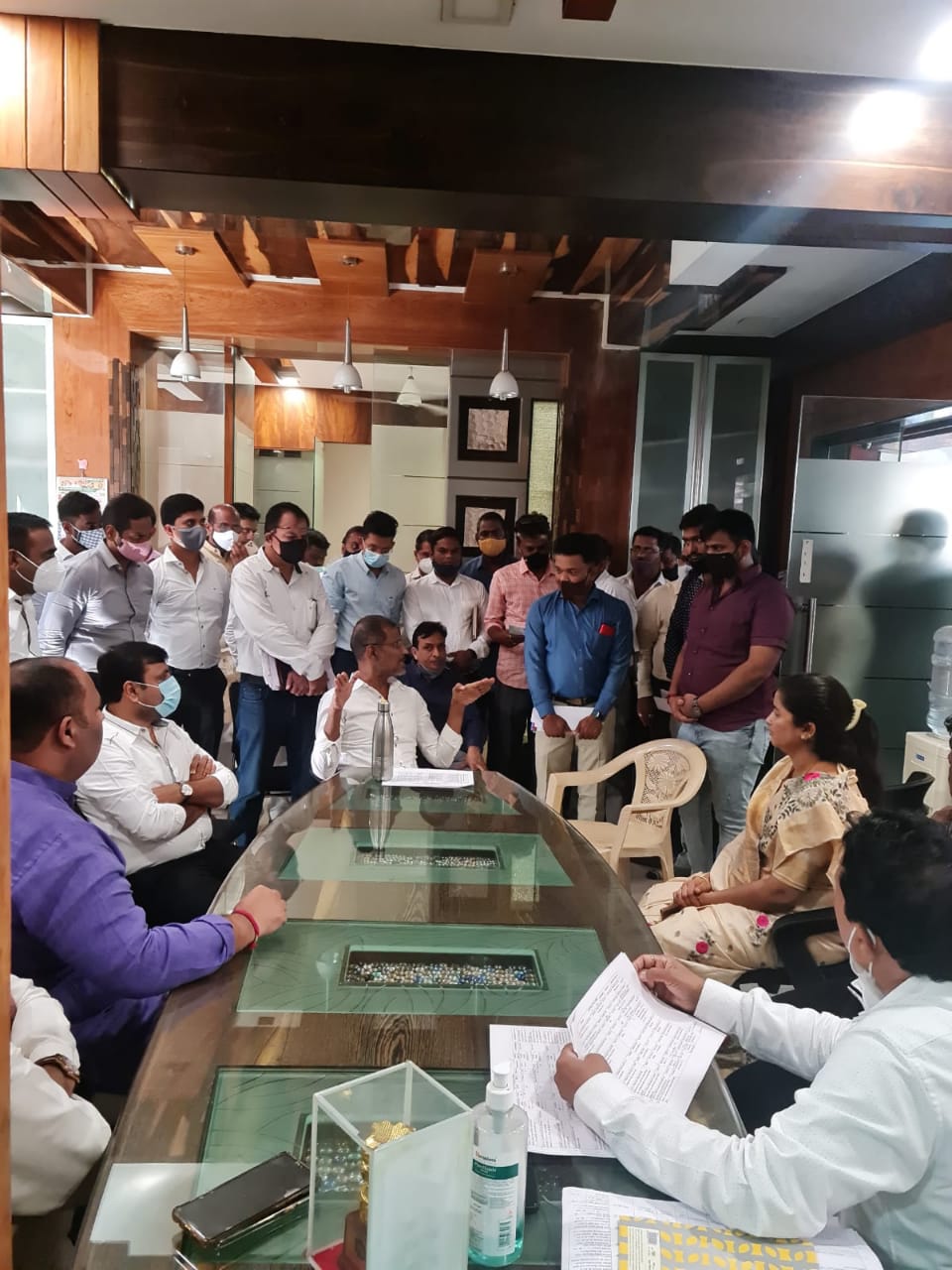 *कामांची वाटचाल मंदगतीने; आमदार लक्ष्मण जगताप यांच्याकडून महापालिका अधिकाऱ्यांची झाडाझडती आणि कानउघाडणी.*