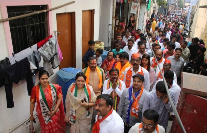 *अण्णा बनसोडे यांच्या आकुर्डीतील पदयात्रेस जेष्ठ नागरिकांसह युवकांचा उत्स्फूर्त प्रतिसाद.*