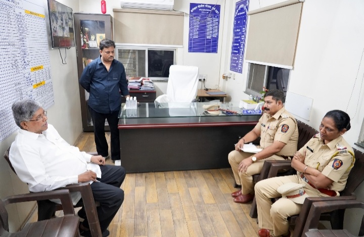 *सोनसाखळी चोरांच्या लवकर मुसक्या आवळा*  *नामदार चंद्रकांतदादा पाटील यांचे निर्देश*