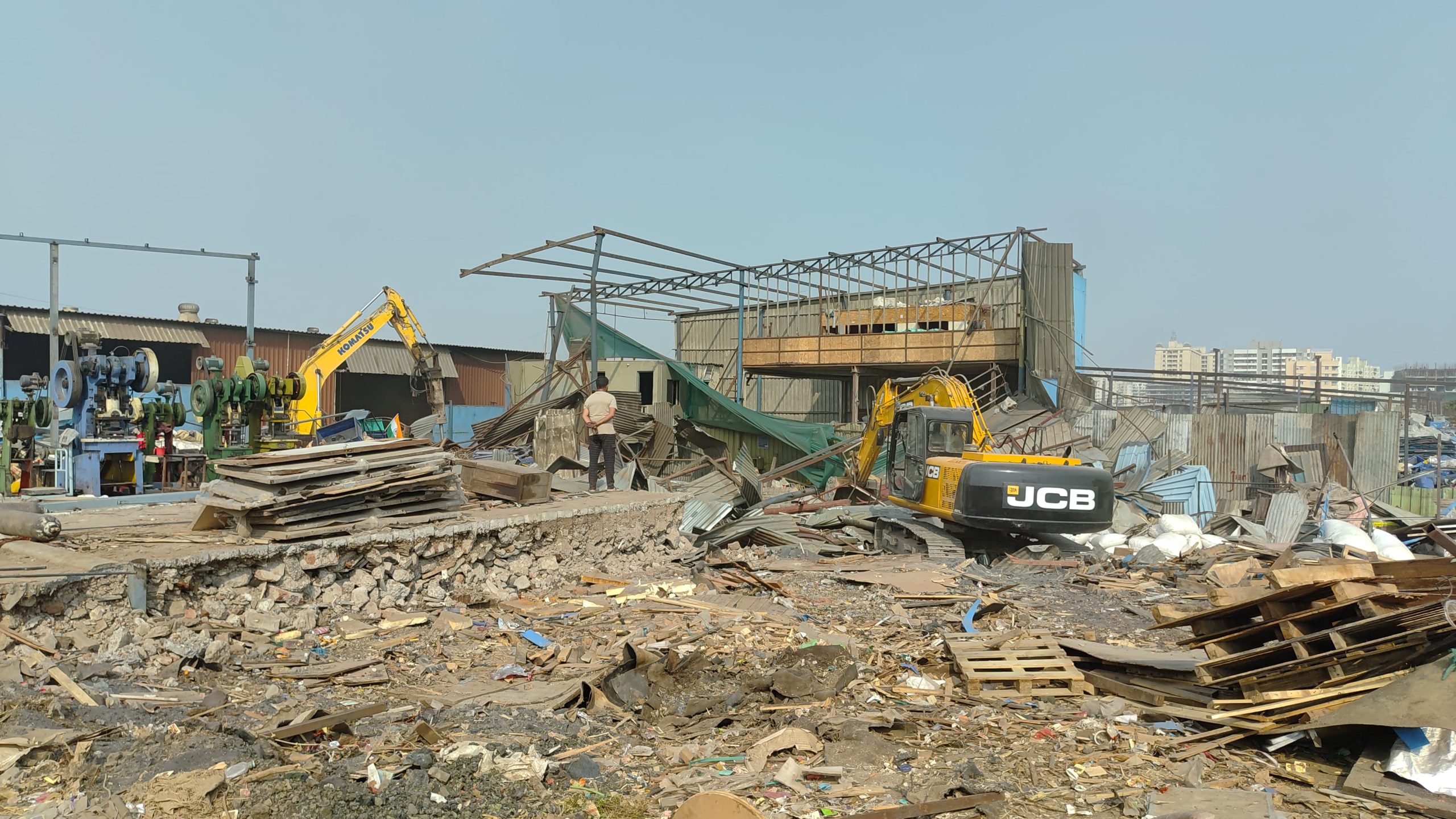 *चिखली येथील कुदळवाडी भागात अनधिकृत पत्राशेड, कारखाने, गोदाम, भंगार दुकाने अनधिकृत बांधकामावर पालिकेचा हातोडा*