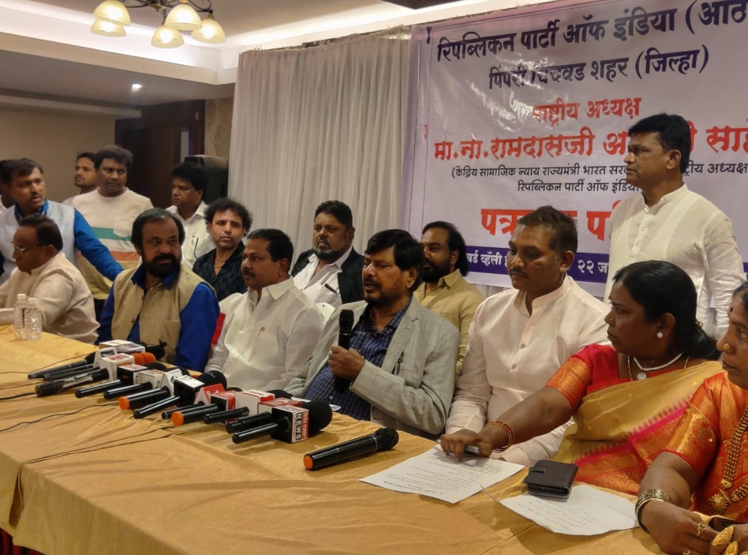 *एसआरए अंतर्गत ४५० स्क्वेअर फुटांची सदनिका मिळावी -  केंद्रीय मंत्री रामदास आठवले*