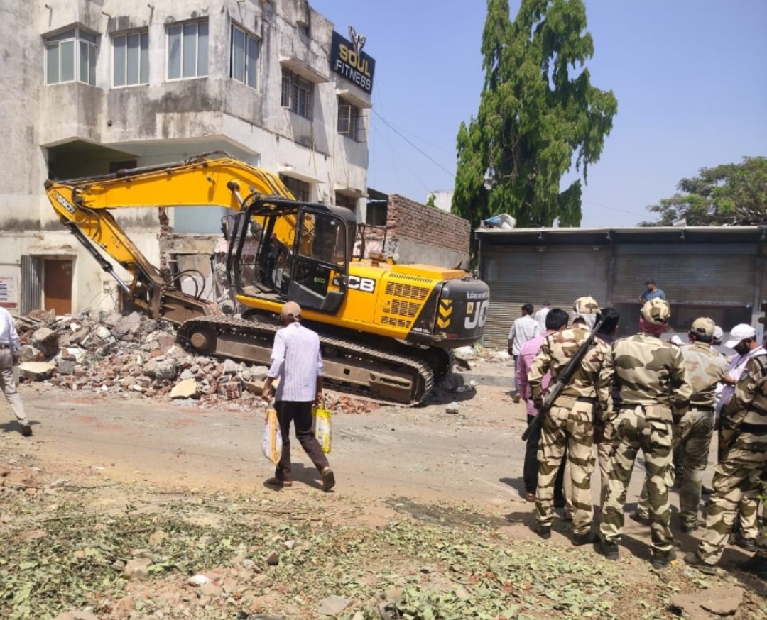 *महापालिकेच्या वतीने चिखली-तळवडे भागातील रस्त्यांवर अतिक्रमण निष्कासनाची कारवाई*
