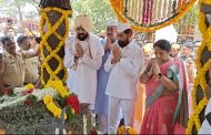 *धर्मवीर छत्रपती संभाजी महाराज पुण्यतिथीनिमित्त उपमुख्यमंत्री एकनाथ शिंदे यांच्याकडून वढू येथे समाधी पूजन*