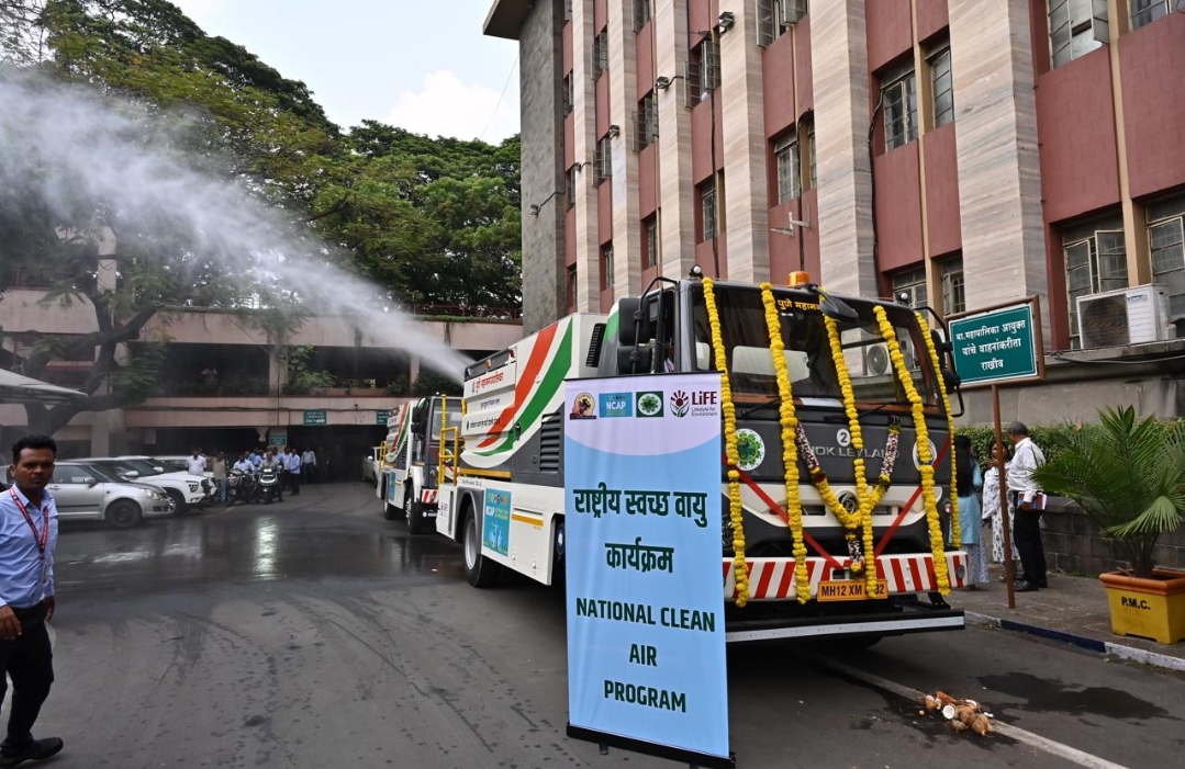 *पुणे महानगरपालिका                     हवा प्रदूषण कमी करण्यासाठी फॉग कॅनॉन मशीनचा वापर*