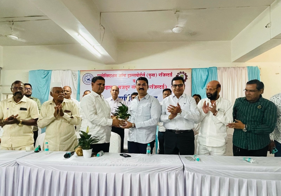 *असोसिएशन ऑफ ट्रान्सपोर्ट, पुणे आणि महाराष्ट्र मजदूर संघटना यांच्यात ऐतिहासिक वेतन करार..* *करारामुळे माथाडी कामगारांचे जीवनमान सक्षम होणार - इरफान भाई सय्यद*