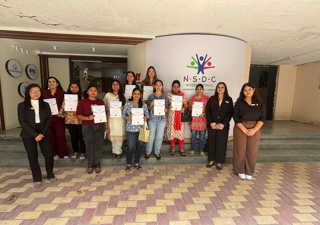 *ग्लॅम  मेकअपलूक  कार्यशाळा  संपन्न*  *यशस्वी  एकेडमी फॉर स्किल्सच्या फेमिना फ्लॉन्ट अकॅडमीचा उपक्रम*