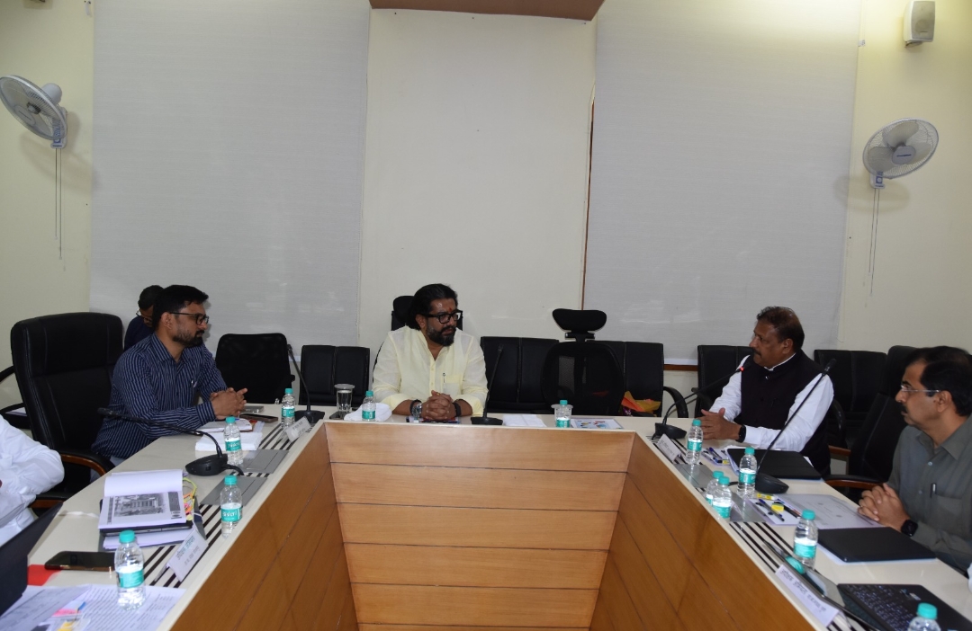 *राज्याच्या उत्पादनक्षमतेत भर घालणारी रस्त्यांची कामे प्राधान्याने हाती घ्यावीत- सार्वजनिक बांधकाम मंत्री शिवेंद्रसिंहराजे भोसले*