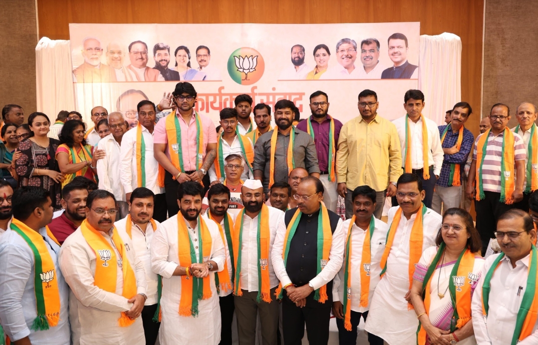 *महापालिका निवडणुकीच्या तोंडावर भाजप शहराध्यक्ष आमदार जगताप यांचे 'धक्का तंत्र'*