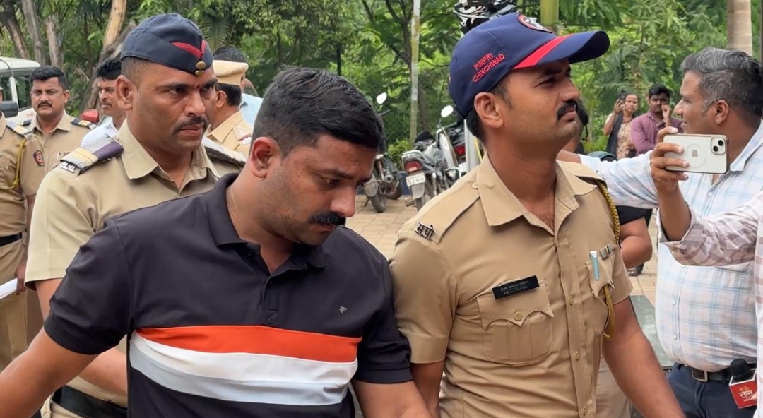 *बँकेचे अधिकारी भासवून जेसीबीचा अनधिकृत ताबा घेणाऱ्या तिघांना अटक* *हगवणे प्रकरण आणखीन एक गुन्हा दाखल*