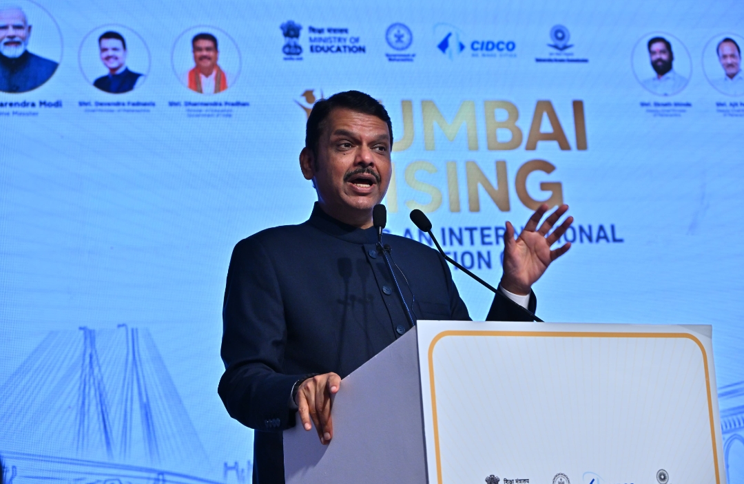 *विद्यार्थ्यांचे परदेशी  शिक्षणाचे स्वप्न आता भारतातच पूर्ण होणार* : *मुख्यमंत्री देवेंद्र फडणवीस*     *पाच आंतरराष्ट्रीय विद्यापीठांना आशयपत्र प्रदान कार्यक्रम संपन्न*