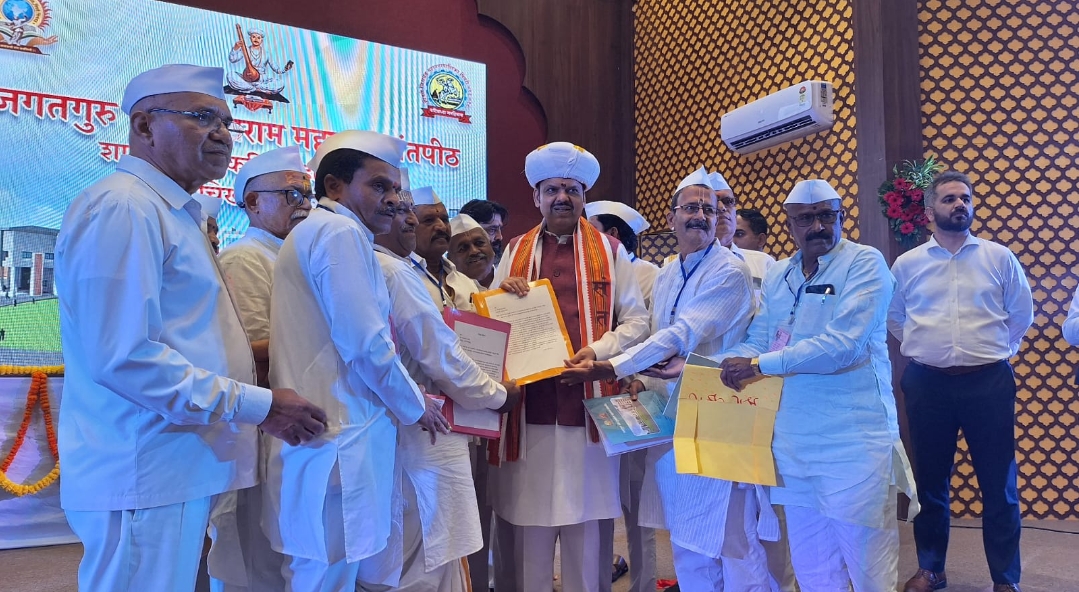 *संतपीठात शिक्षण घेणारे विद्यार्थी भागवत धर्म जगभरात पोहोचवतील-मुख्यमंत्री देवेंद्र फडणवीस*