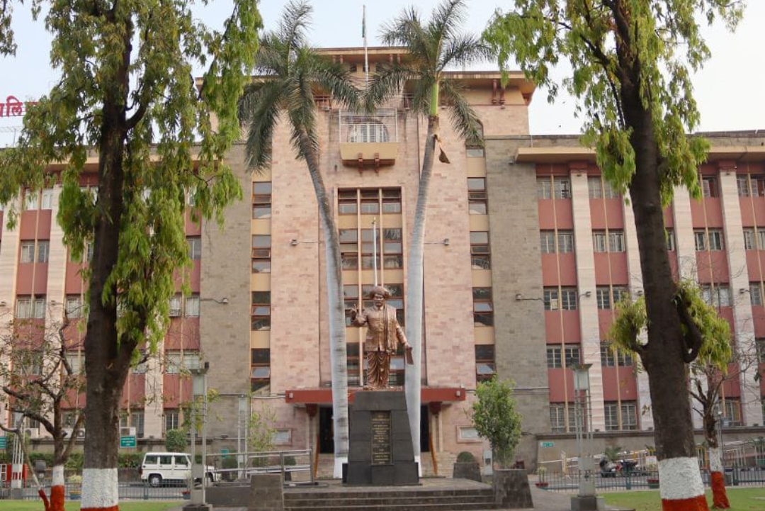 *फेरीवाल्यांचे दैनंदिन शुल्क कमी करण्याची मागणी* *नगर पथ विक्रेता समिती सदस्यांचे आयुक्तांना निवेदन*