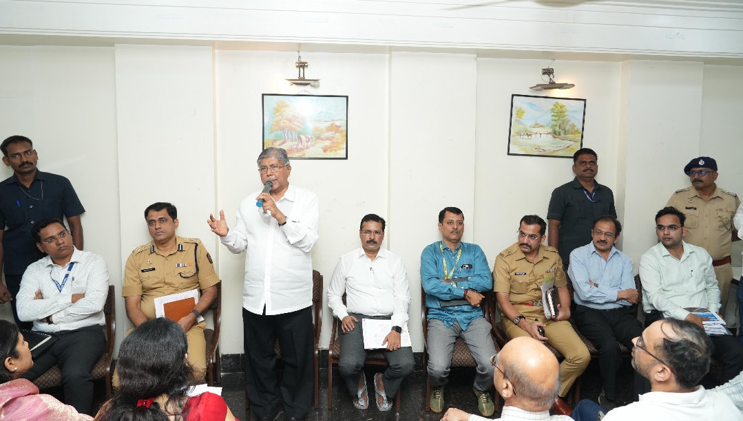 *कोथरुड मध्ये वाहतूक नियंत्रणासाठी ५० वॅार्डनची नियुक्ती करा!*