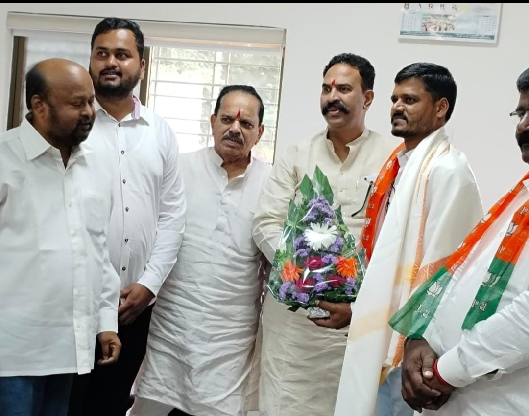 *वाघेशेरी डेअरीचे संस्थापक व शिवनंदन पतसंस्थेचे चेअरमन श्री. नंदकुमार झणझणे यांचा भाजप मध्ये प्रवेश*