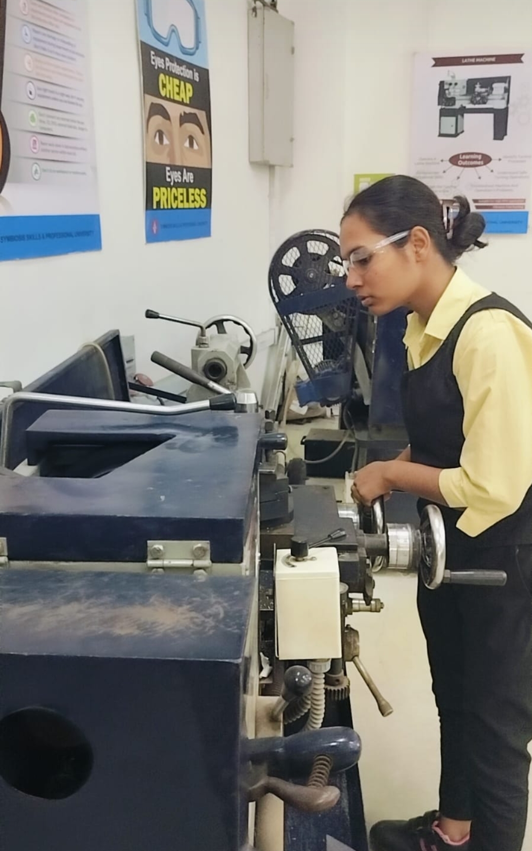 *पिंपरी चिंचवड महापालिका आणि सिंबायोसिस संस्थेच्या उपक्रमाने शेकडो तरुणी होत आहेत आत्मनिर्भर*