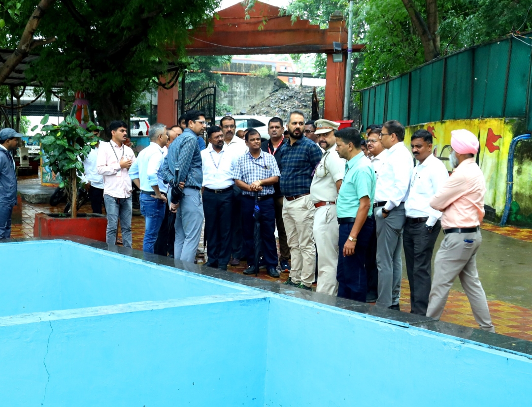 सकाळी ७ वाजता आयुक्त शेखर सिंह यांनी केली विसर्जन घाटांची पाहणी...