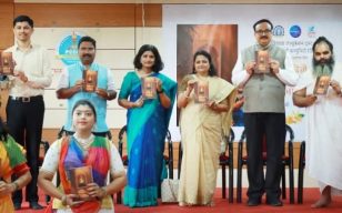 विवेक पुढच्या पिढीपर्यंत पोहण्यासाठी ग्रंथ हे उत्कृष्ट माध्यम - विदुषी धनश्री लेले