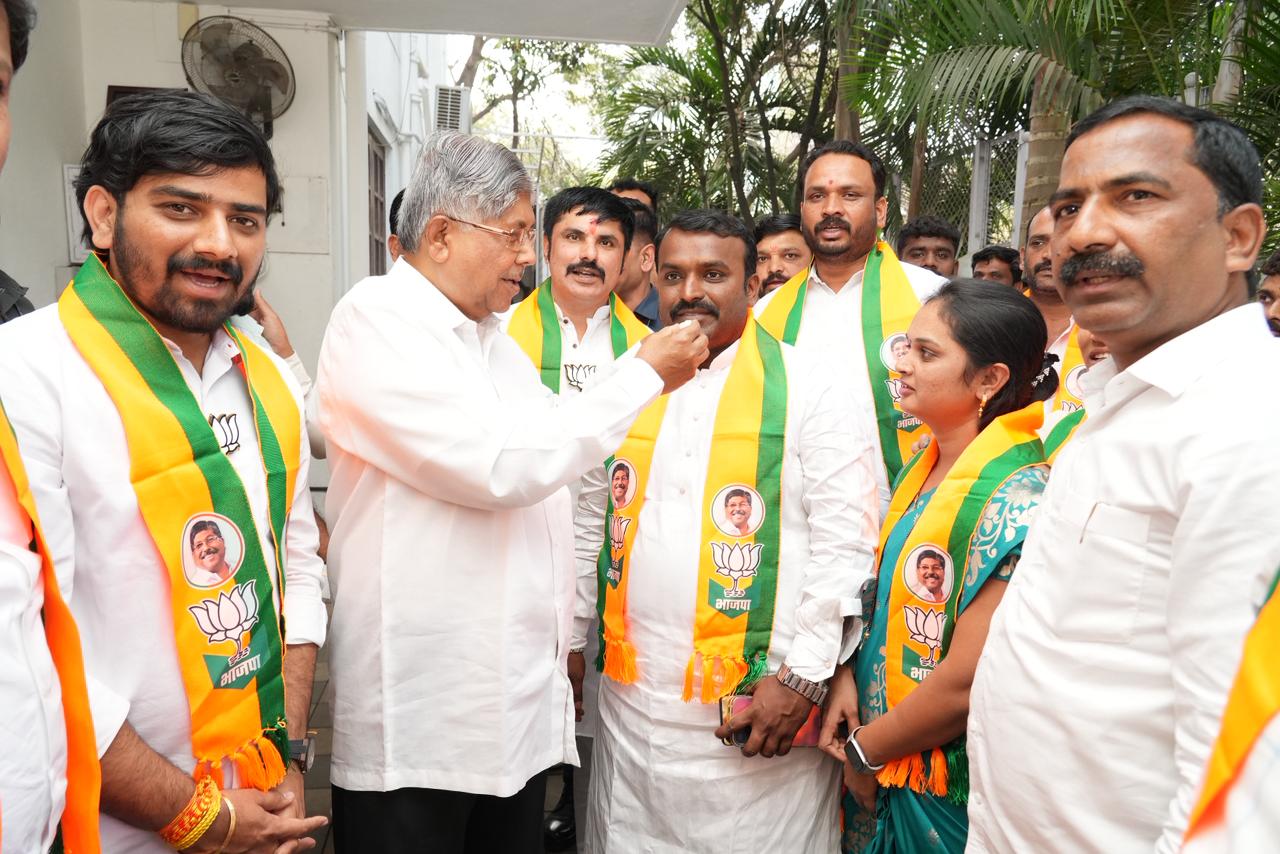 प्रभाग क्रमांक ९ आणि ११ मध्ये शिवसेना उबाठा गटाला धक्का