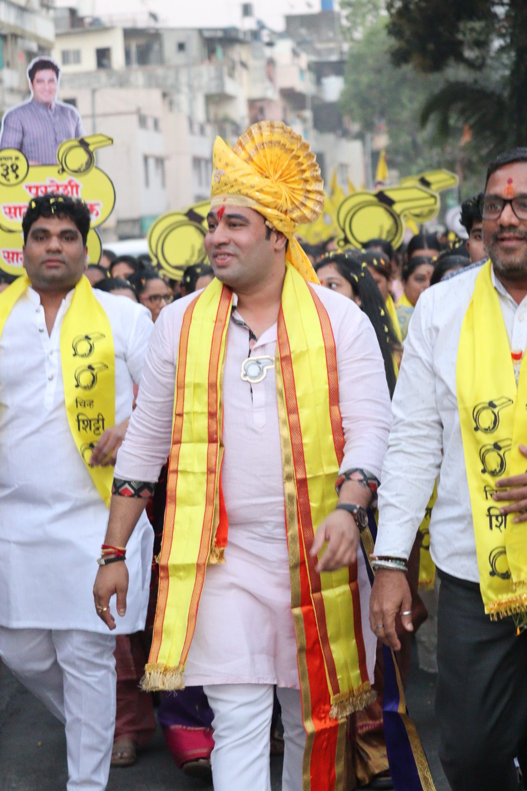 नवी सांगवीत ‘शिट्टी’चा गजर; अपक्ष उमेदवार सागर परदेशी यांच्या पदयात्रेला उदंड प्रतिसाद