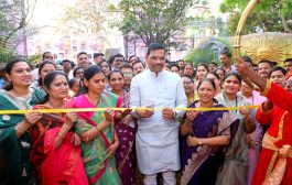 सांगवीत पवनाथडी जत्रेचे आमदार शंकर जगताप यांच्या हस्ते उपमहापौर शर्मिला बाबर यांच्यासह  मान्यवरांच्या उपस्थितीत उद्घाटन...