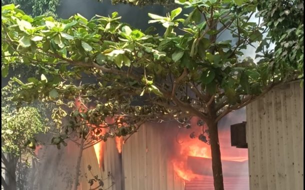 पिंपळे गुरव भाऊ नगर येथे डेकोरेशन गोडाऊनला भीषण आग