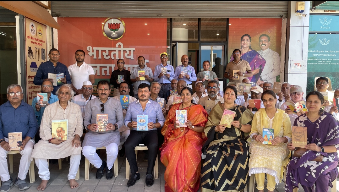 मराठी भाषा गौरव दिन उत्साहात; उन्नती सोशल फाउंडेशनकडून ग्रंथपूजन व कुसुमाग्रजांना अभिवादन