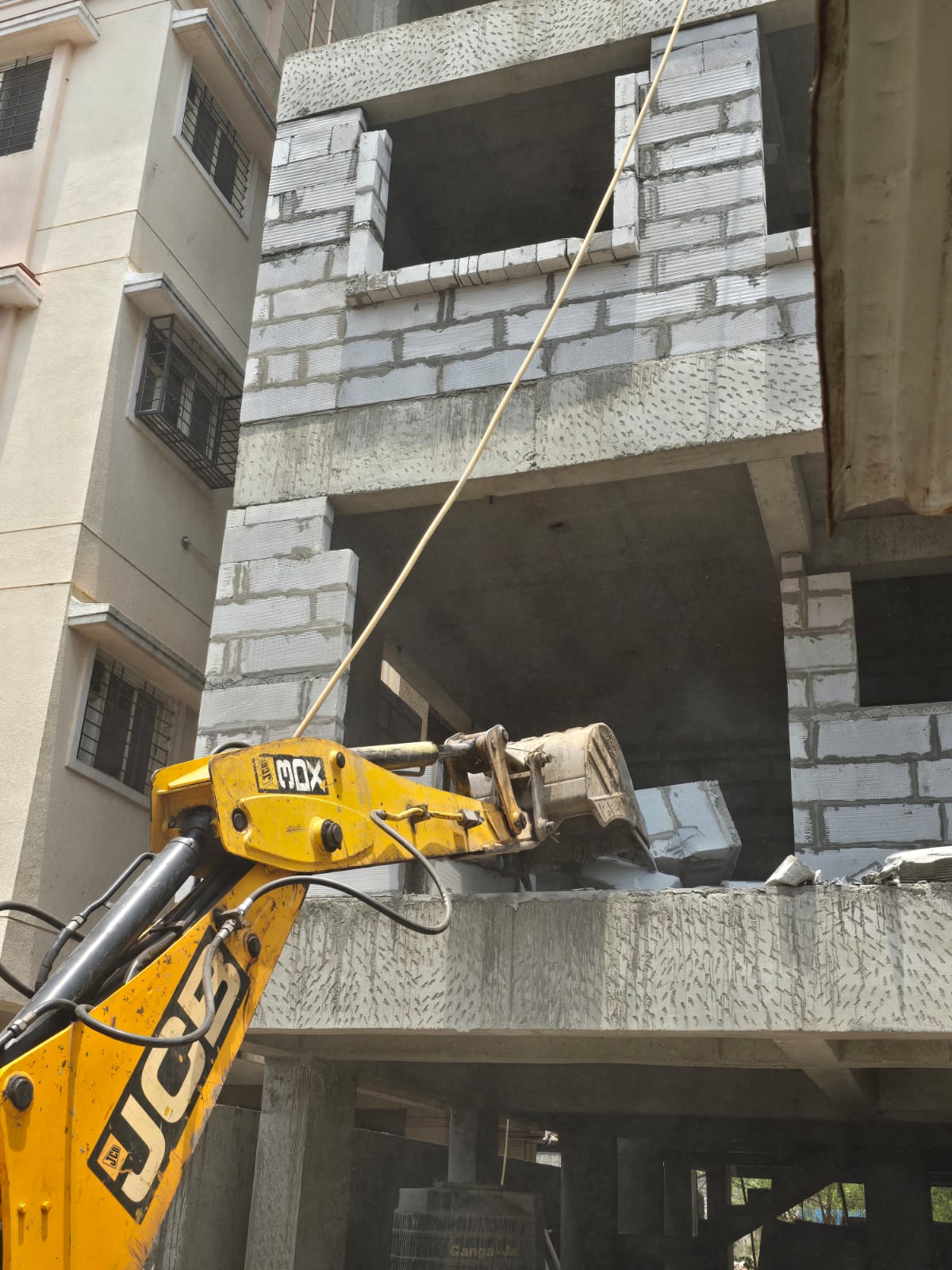 पिंपरी चिंचवड शहरातील ड व ह क्षेत्रीय कार्यालयांतील अनधिकृत बांधकामांवर महानगरपालिकेची कारवाई