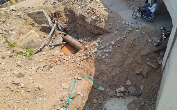 भक्ती शक्ती उड्डाण पुलाखालील रस्ता बंद; खड्ड्यांमुळे नागरिक त्रस्त, अपघाताचा धोका वाढला