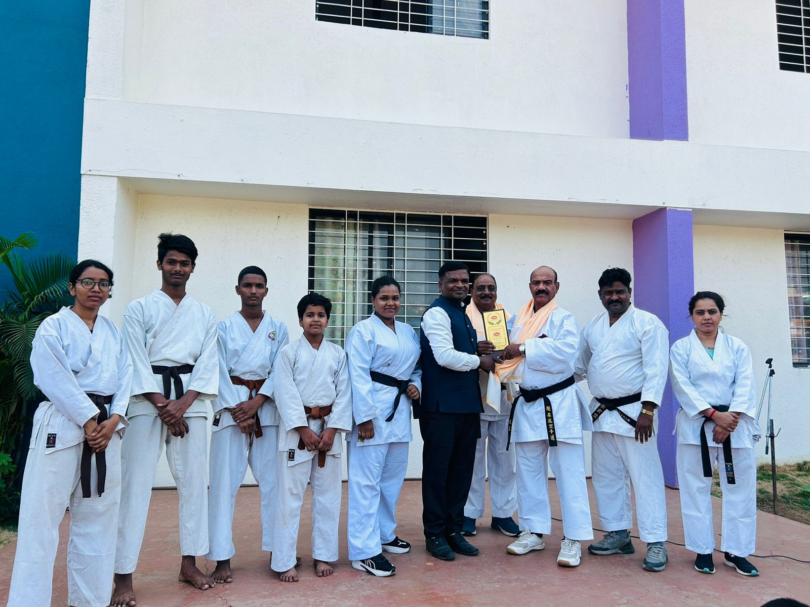 संत ज्ञानेश्वर इंग्लिश मिडीयम स्कूलमध्ये स्वसंरक्षण प्रशिक्षण सत्र उत्साहात